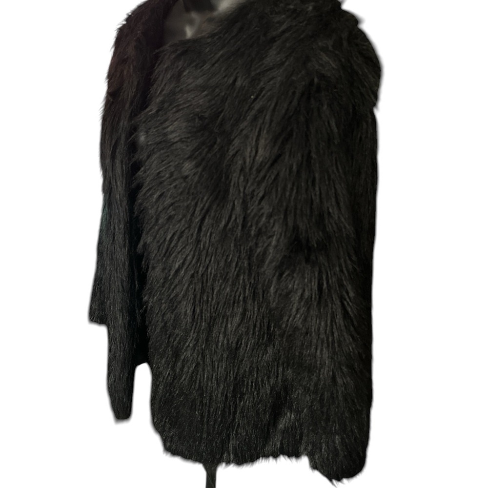 Luxurious Women’s Black Faux Fur Coat - Picture 4 of 6